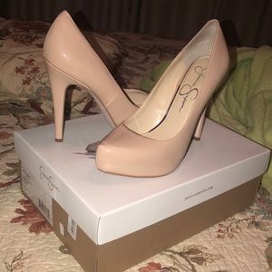 Jessica Simpson nude pumps/heels